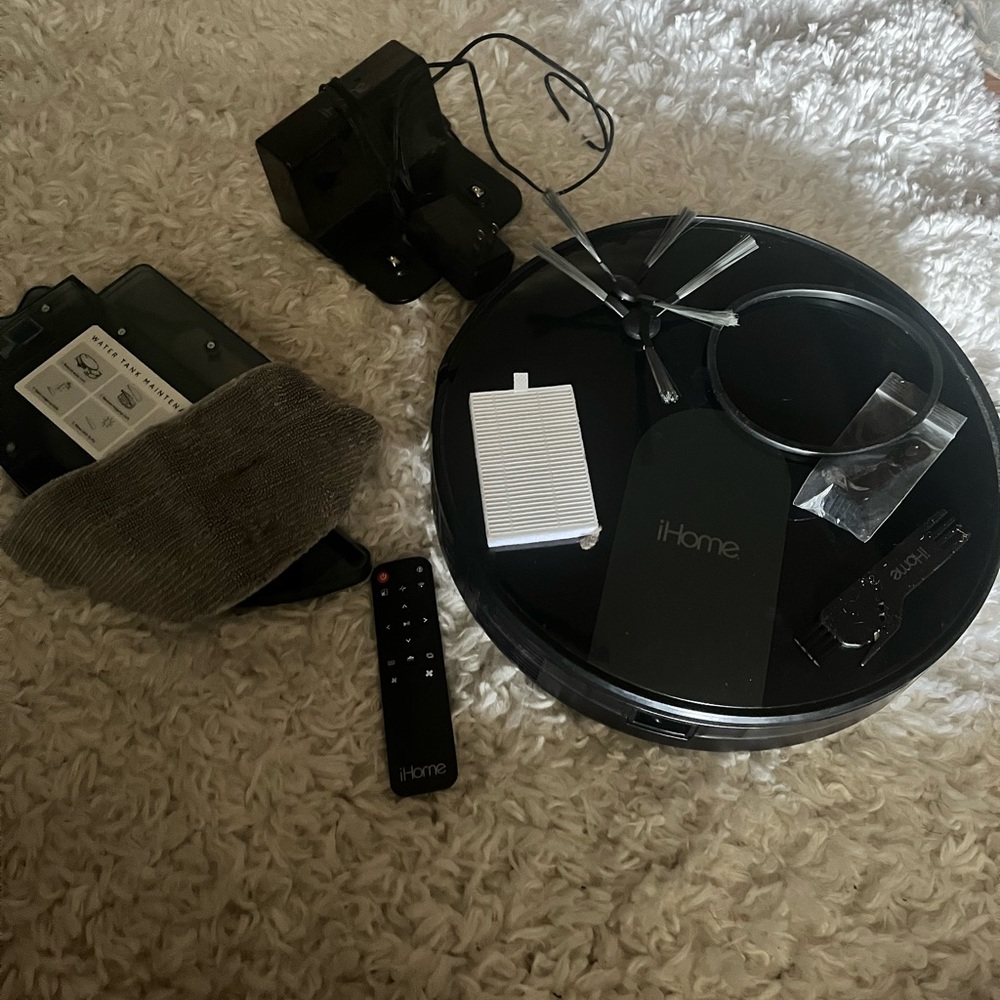 iHome Vacuum/Mop Robot with Remote